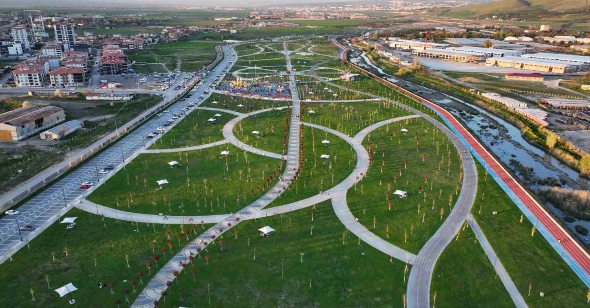 ankara sincanda baharla yeniden canlandi CMIRPBXq.jpg