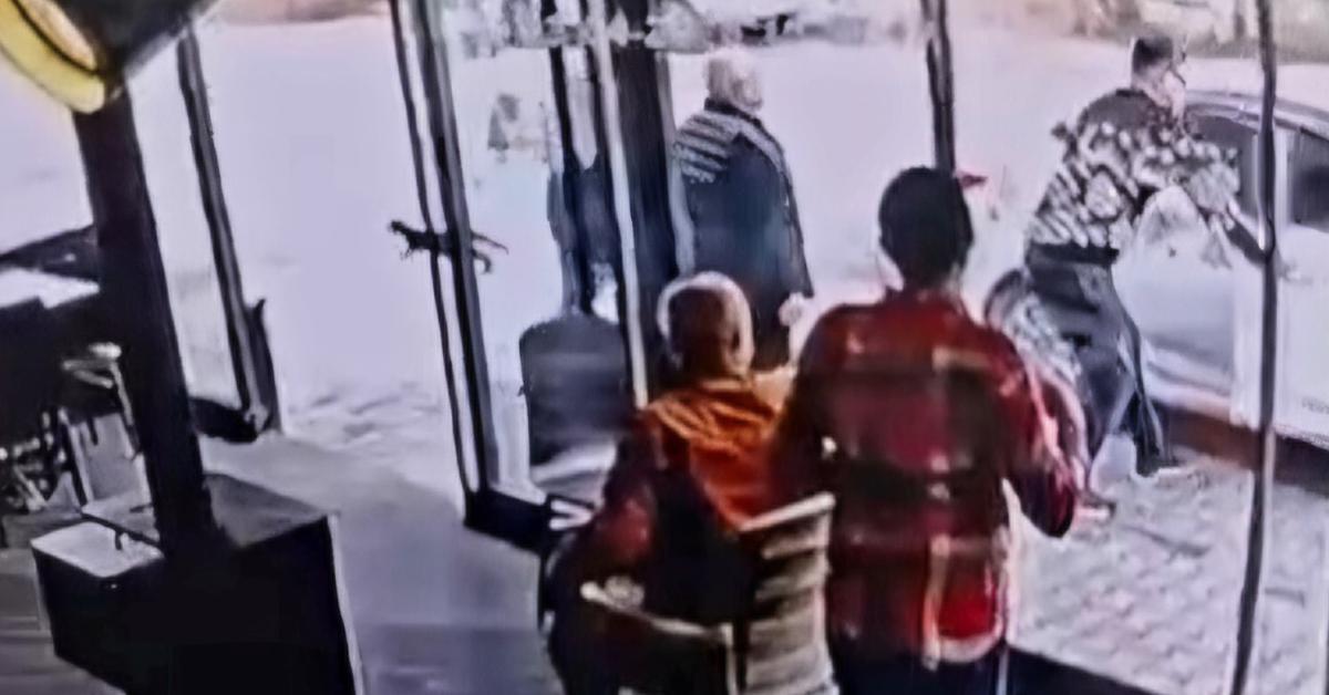 bartinda cesur adam facianin esiginden dondurdu RZJuhXTG.jpg