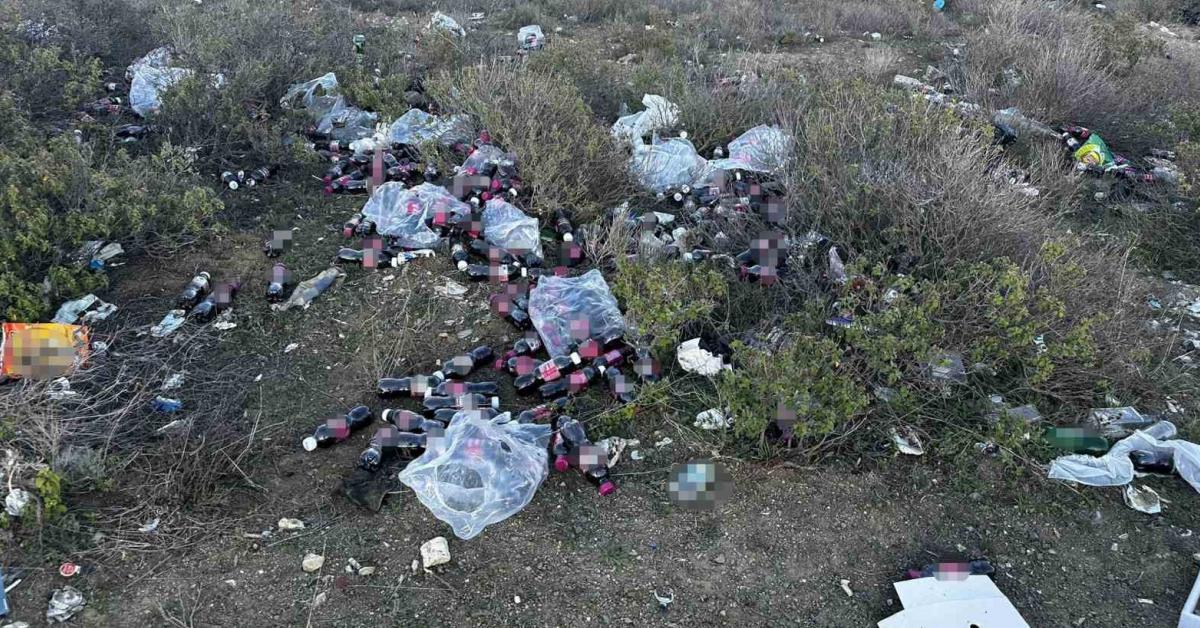 bilecik cevre skandali salgam siseleri tepki topladi Hvz3E8GU.jpg