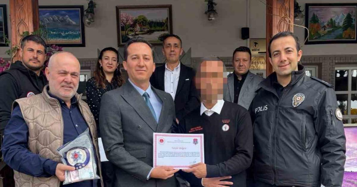 bilecikte hukumluden ornek davranis buldugu parayi teslim etti pJCULctQ.jpg