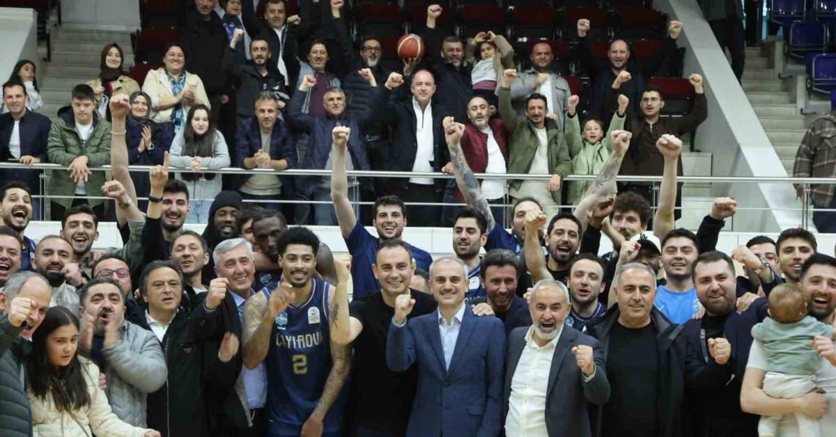 cayirova belediyesi basketbol takimi super lige yukseldi nOLfP9n6.jpg