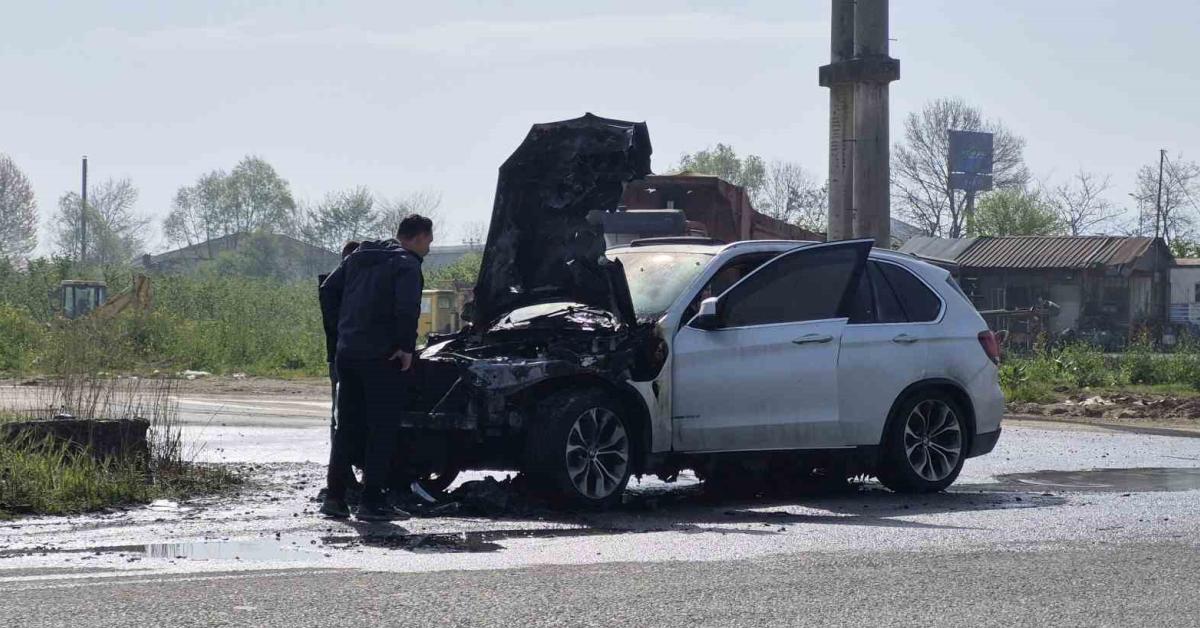 duzce seyir halindeki cip alevlere teslim oldu keSLNT3k.jpg