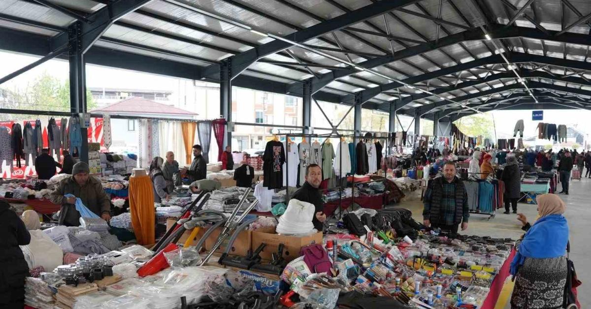 duzcede tuhafiyeciler pazari hizmete girdi PBqLN8TX.jpg