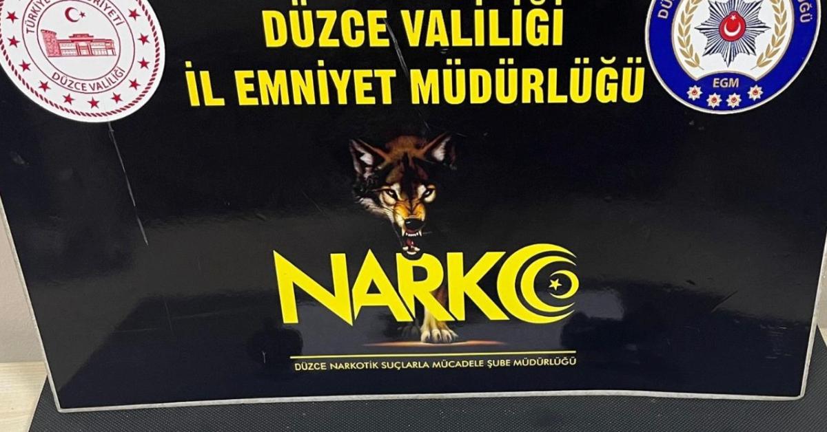 duzcede uyusturucu satisi yapan sahis sucustu yakalandi C3h8wnxv.jpg