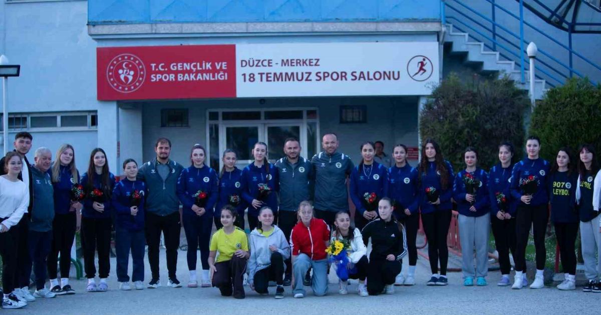 duzceden buyuk voleybol basarisi 2AKHsbV6.jpg