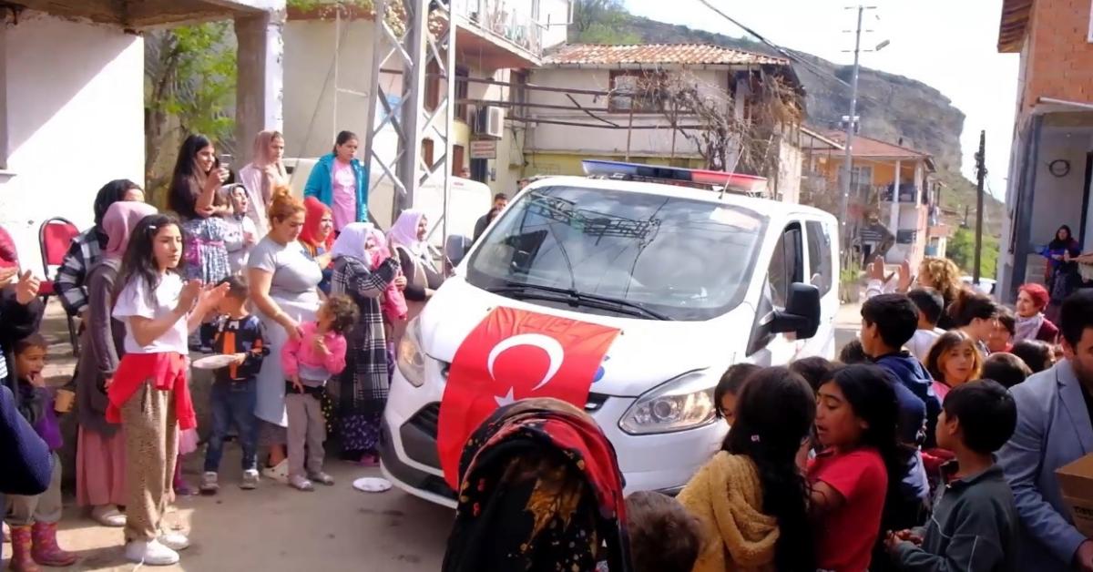 karabuk safranboluda polis ekiplerine surpriz kutlama VmhynJBq.jpg