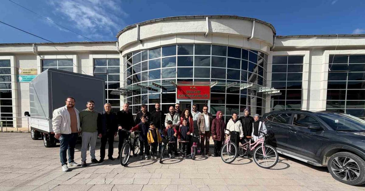 karabukte cocuklarin yuzunu guldurduler mQTy8v83.jpg