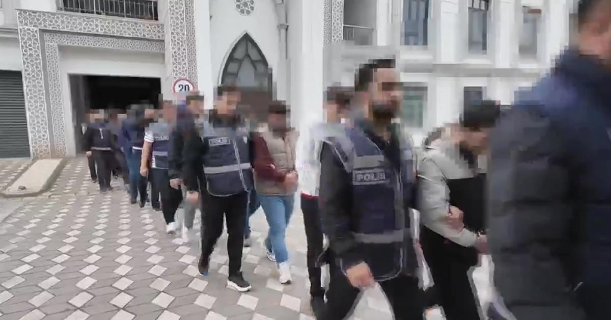 kocaeli merkezli dolandiricilik operasyonu 19 kisi tutuklandi sCwaJ4gp.jpg