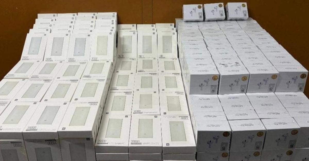 kocaelide 4 milyon 400 binlik kacak elektronik urunler ele gecirildi j8TVuavq.jpg