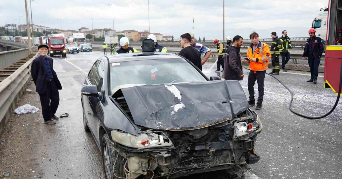 kocaelide feci zincirleme kaza 7 arac birbirine girdi OXTQSmnF.jpg