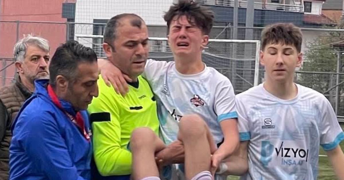 kocaelide sakatlanan futbolcuya hakemden yardim eli F9Z57uuz.jpg