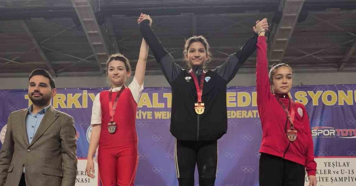 pursaklarda genc halterci zumra yurtseven turkiye sampiyonu oldu nUXKwjWk.jpg