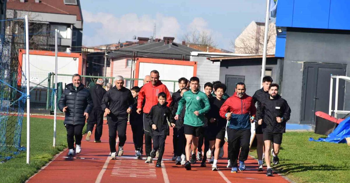 sakarya hendekte sporlar bulusturuyor M66ZPN9R.jpg