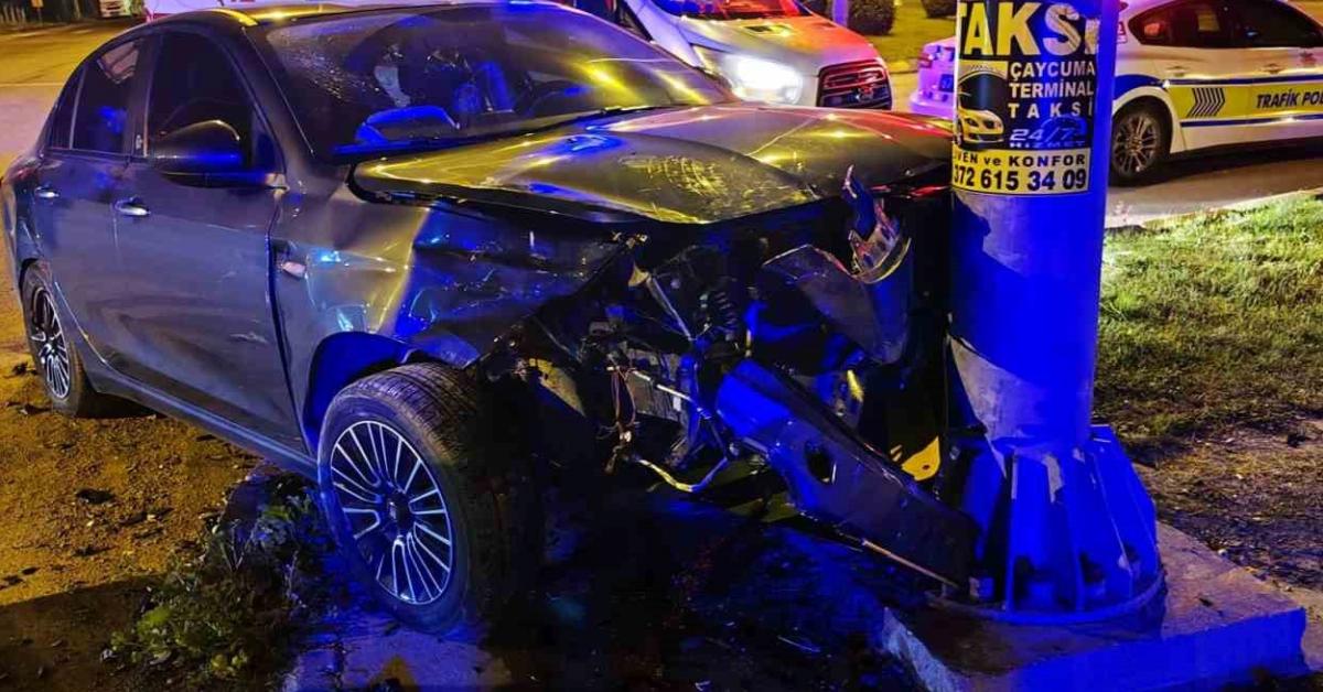 zonguldak caycumada gece yarisi feci kaza iki yarali var n2CU698U.jpg