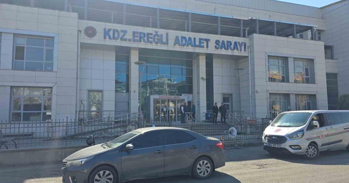zonguldak ereglide sahte para ile alisveris yapan supheli yakalandi N1FeGqLl.jpg