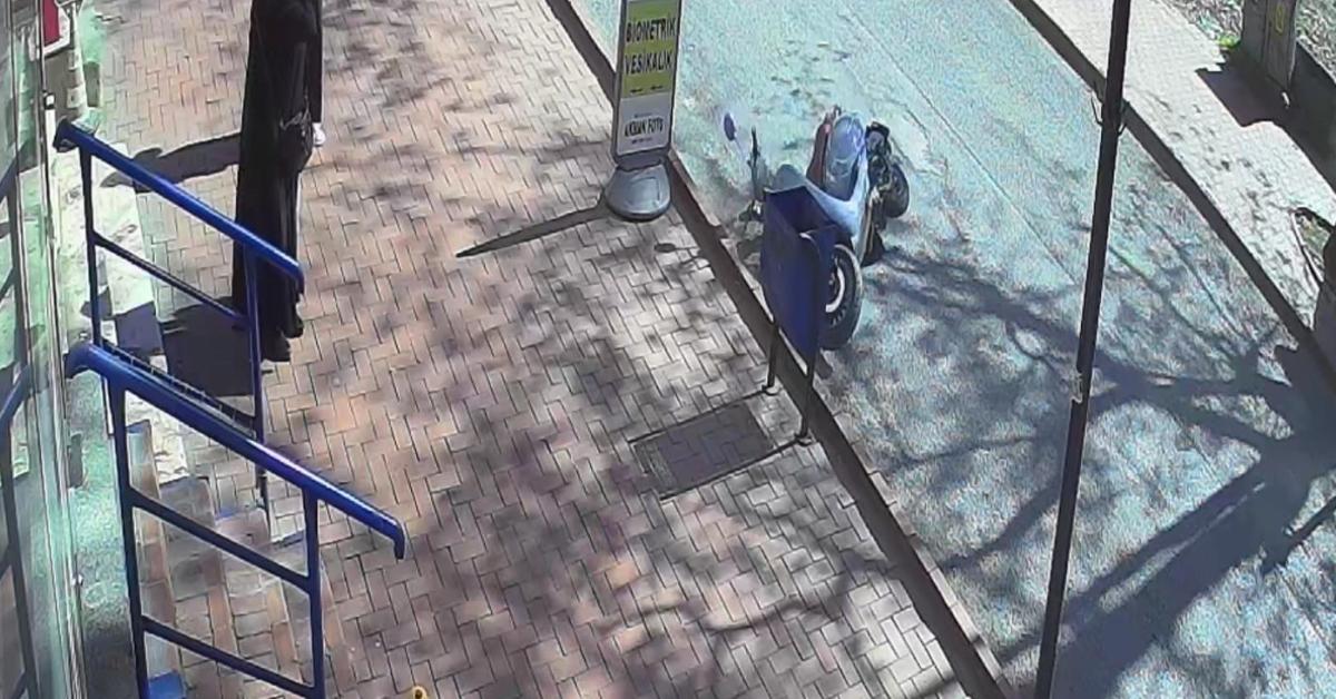 zonguldakta motosiklet kazasi yayaya carpmamak icin kaza yapti hOnmEYKH.jpg