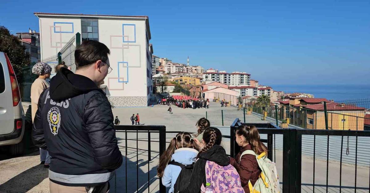 zonguldakta okul guvenligi artirildi velilerin girisi yasaklandi AK5Ut63J.jpg