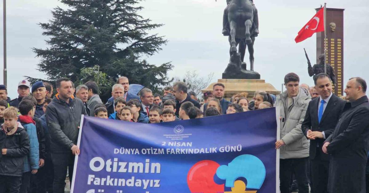 zonguldakta otizm farkindaligi icin ucurdular MmA7Edw5.jpg