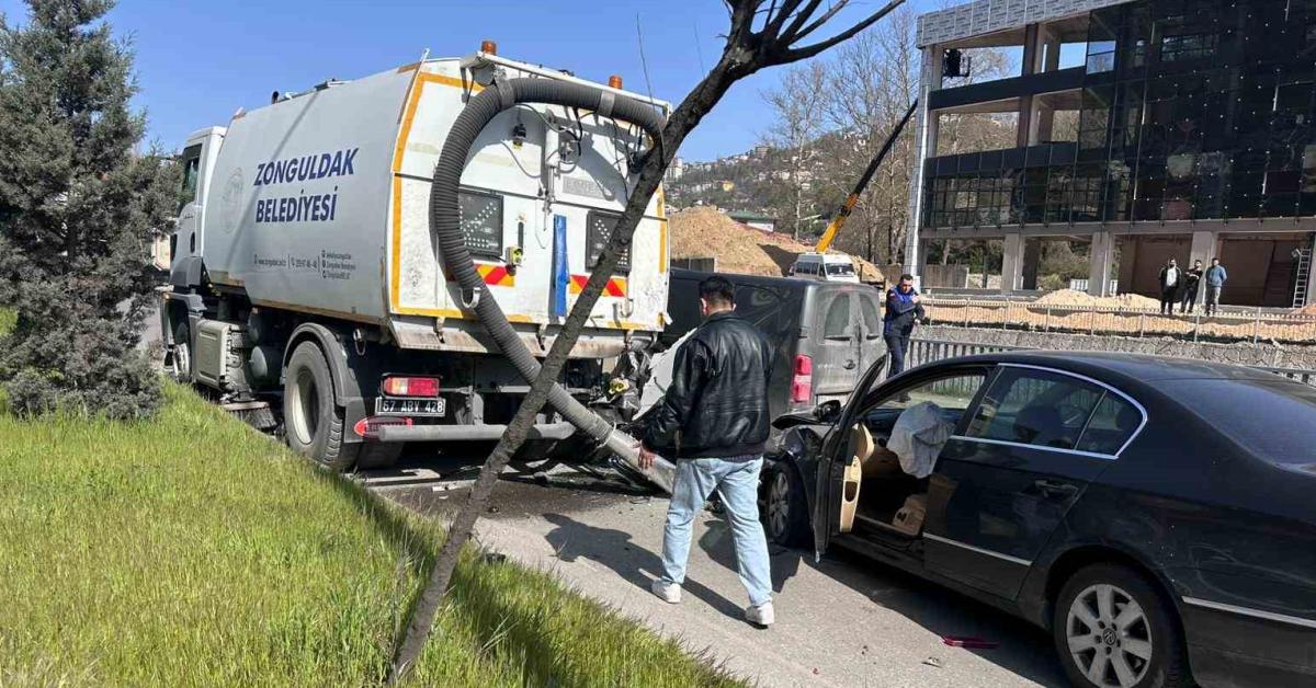 zonguldakta zincirleme trafik kazasi 4 yarali var vU1Zjp12.jpg