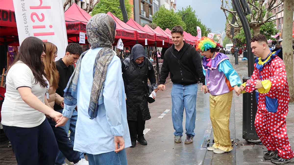 Bolu’da Dolu Yağışının Ardından Vatandaşlar Halay Çekti