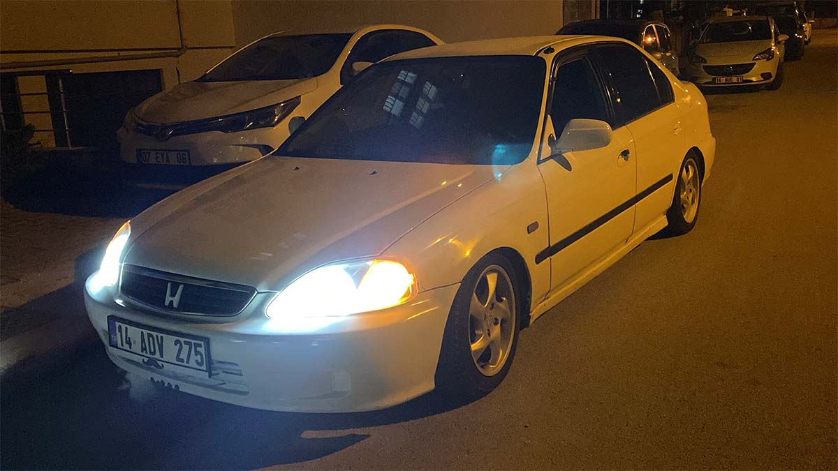 Bolu’da Polisi Görünce Aracını Bırakıp Kaçtı