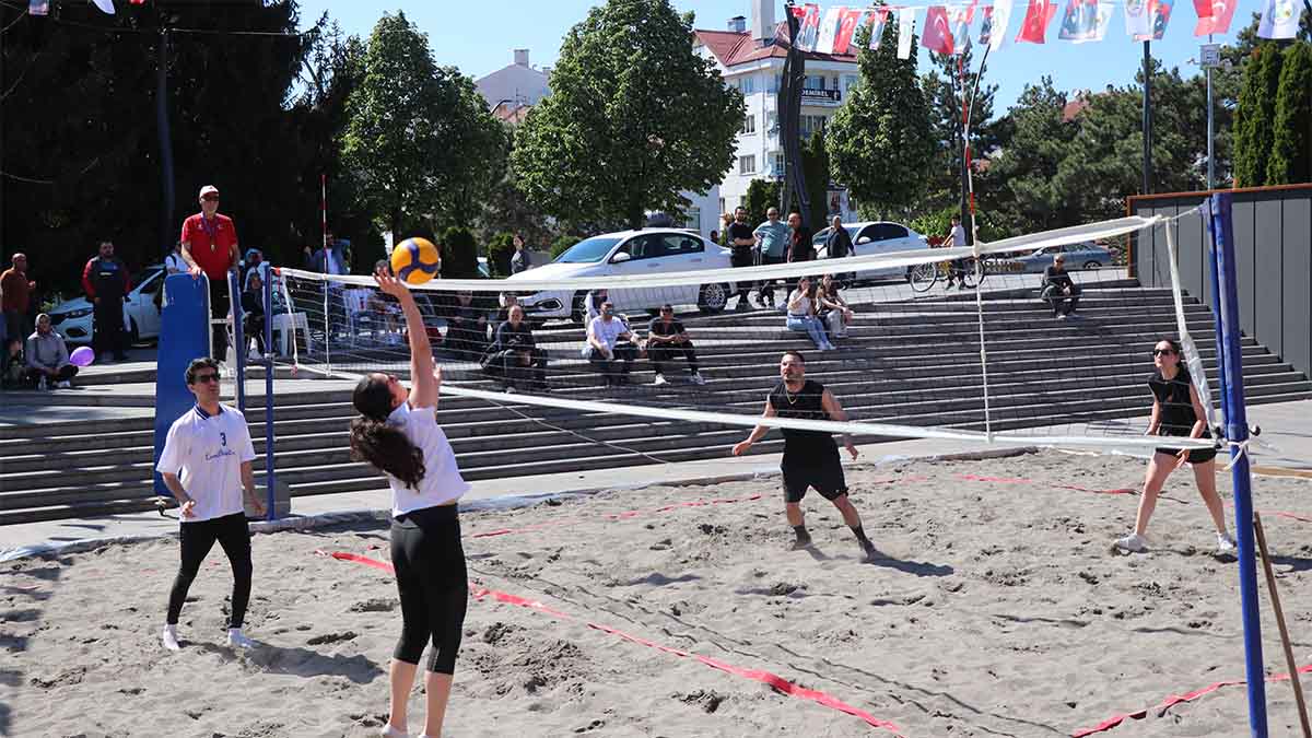 Denizi Olmayan Bolu’da Plaj Voleybolu Heyecanı