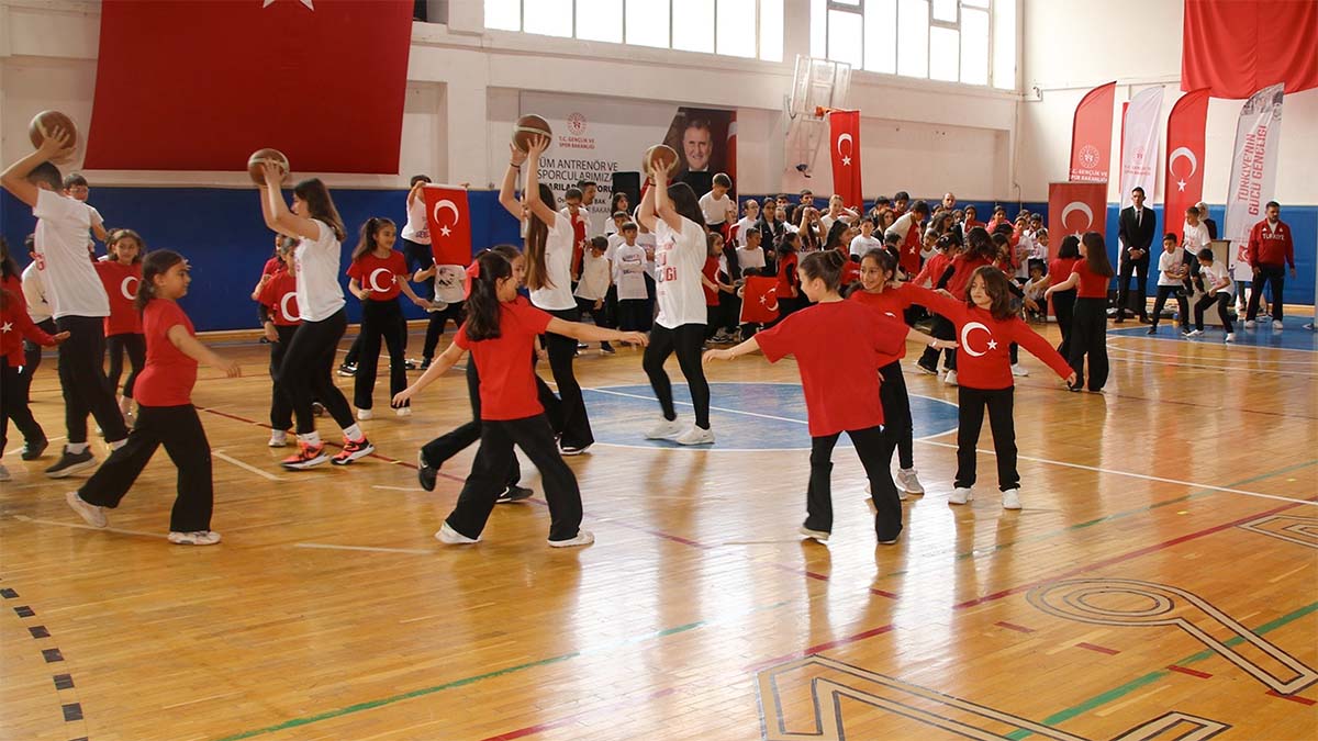 Gerede’de 19 Mayıs Kutlamaları Renkli Görüntülere Sahne Oldu2