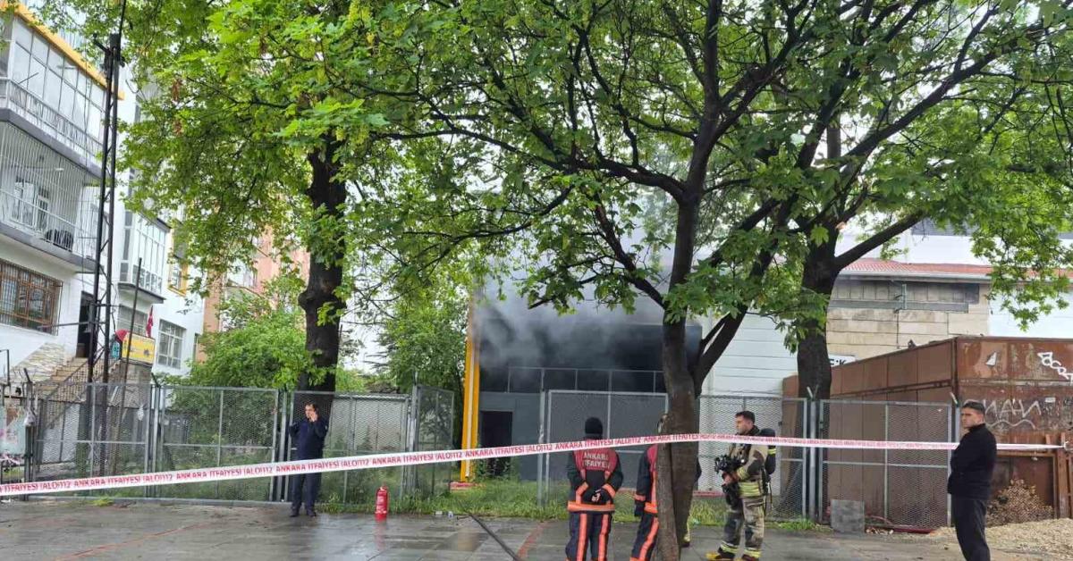 ankara yenimahallede yangin panigi WTN4hhiO.jpg