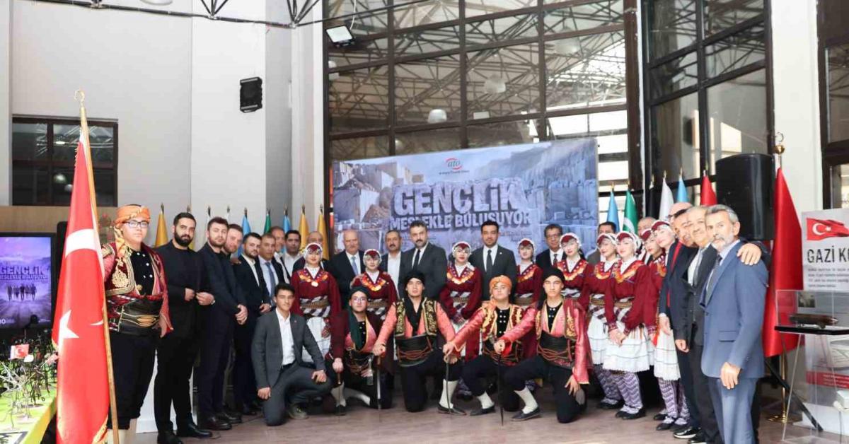ankarada gencler sektor temsilcileriyle bulustu Uz8a9lSn.jpg