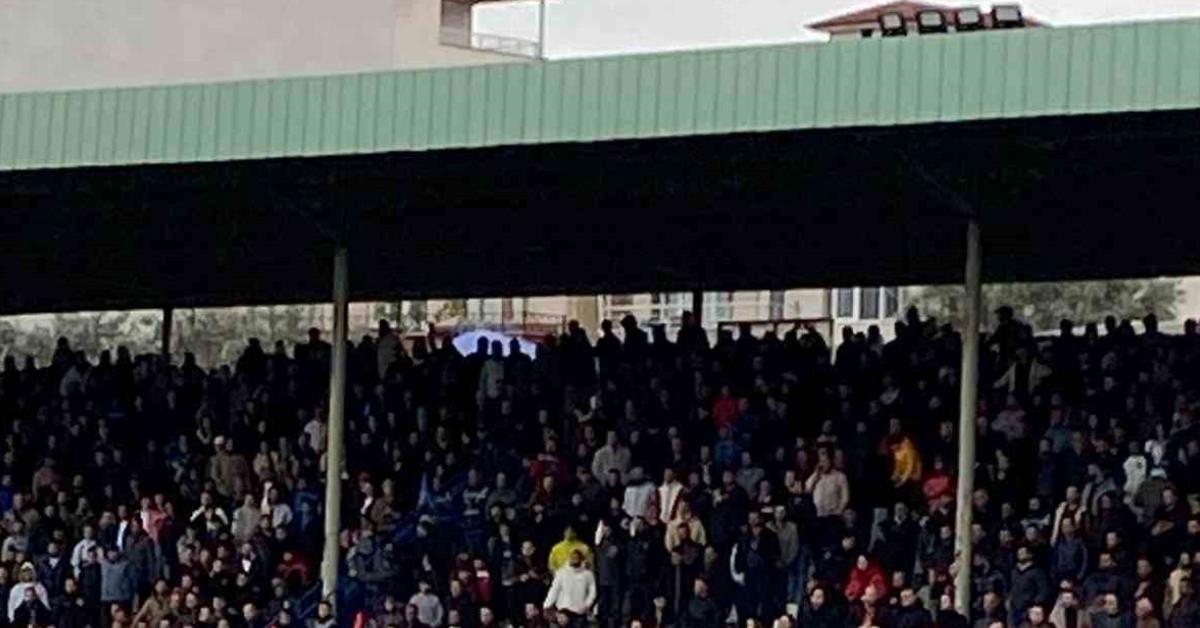 bilecikte duygulandiran anlar penalti kaciran kardesini teselli etti NyRHsZfn.jpg