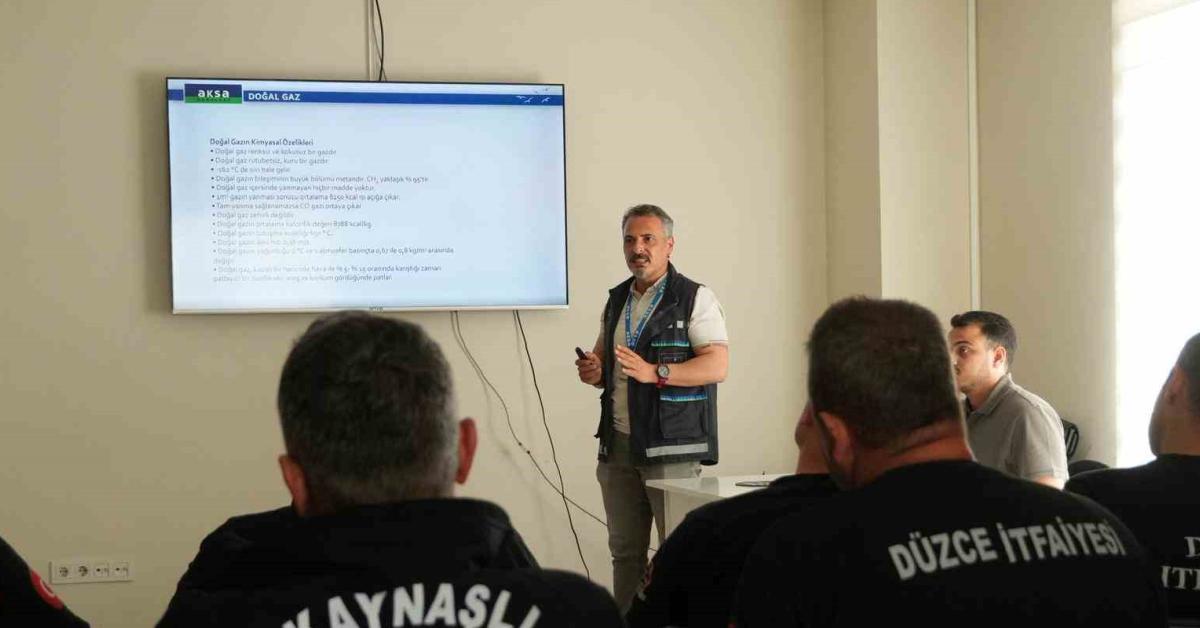 duzce itfaiyesi dogalgaz patlamalarina karsi mudahale yontemleri hakkinda bilgilendirilid LfYIrbgJ.jpg