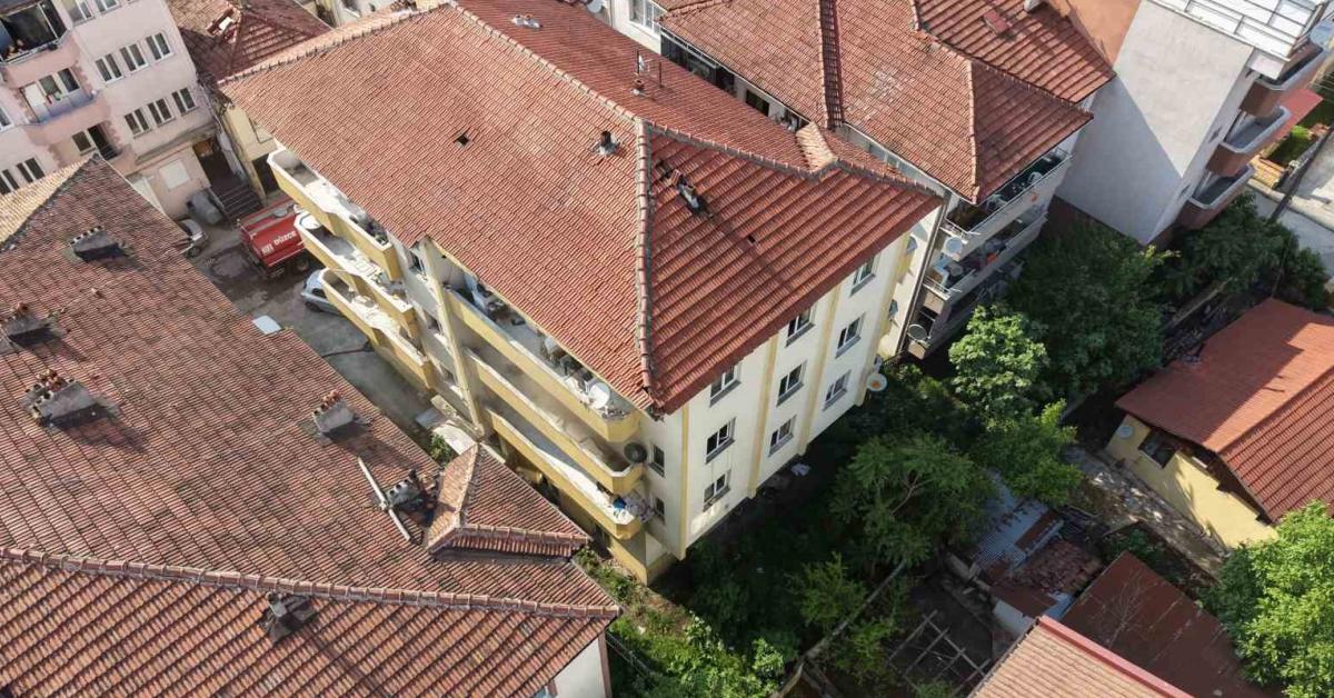 duzcede 3 katli binada yangin panigi yasandi VbYjfuzT.jpg