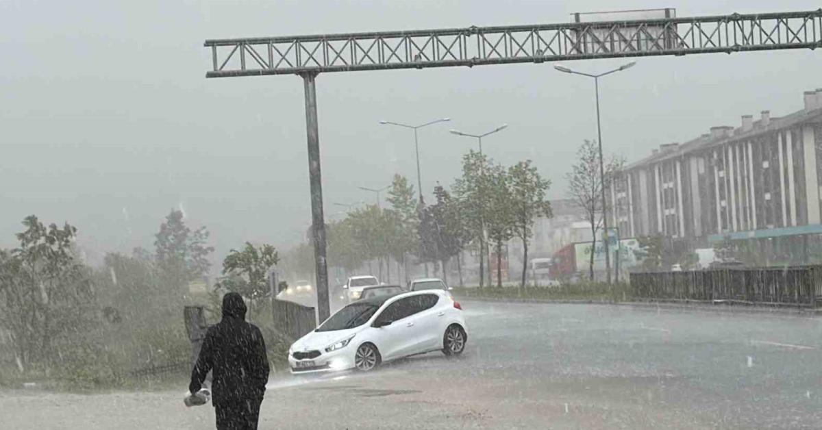 duzcede aniden gelen saganak hayati olumsuz etkiledi VlIgZ96V.jpg
