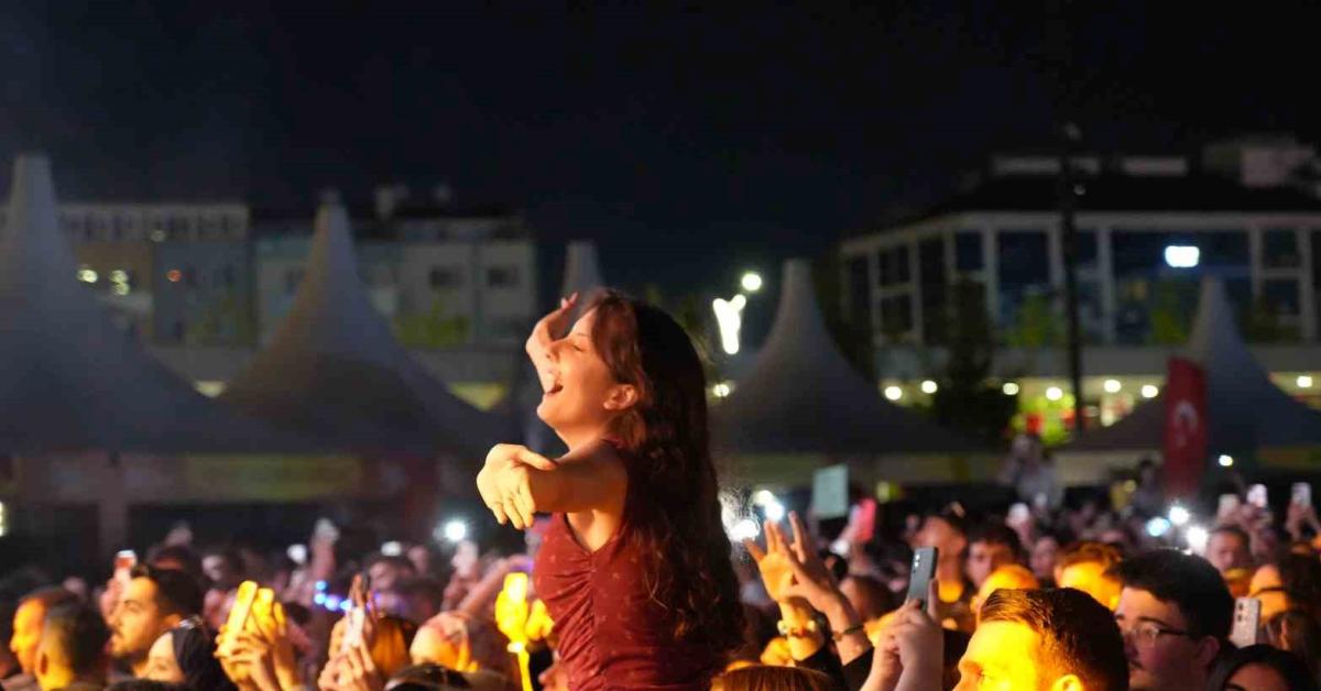 gokhan turkmen kocaelide konser verdi jJrV5RfX.jpg
