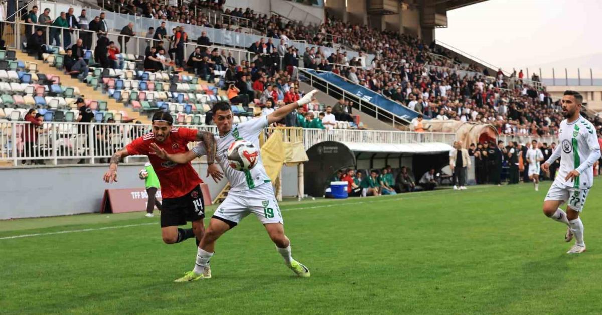 golcukspor 3 lige yukseldi F3fseWt9.jpg