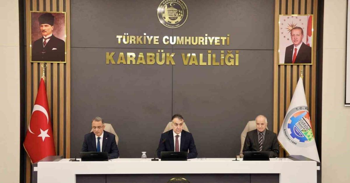 karabukte koy ve mahalle muhtarlari hizmet ici egitim toplantisi duzenlendi l2Eyde5G.jpg