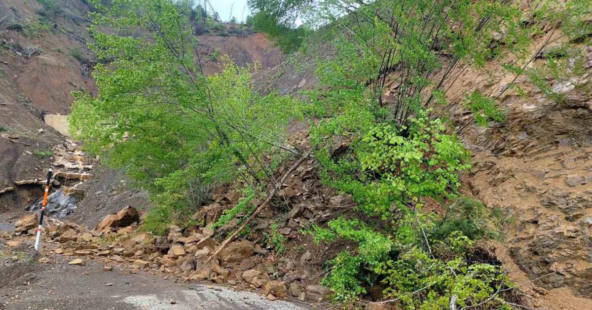 kastamonu bozkurtta heyelan 5 koyun ulasimi kesildi ZiqySShn.jpg