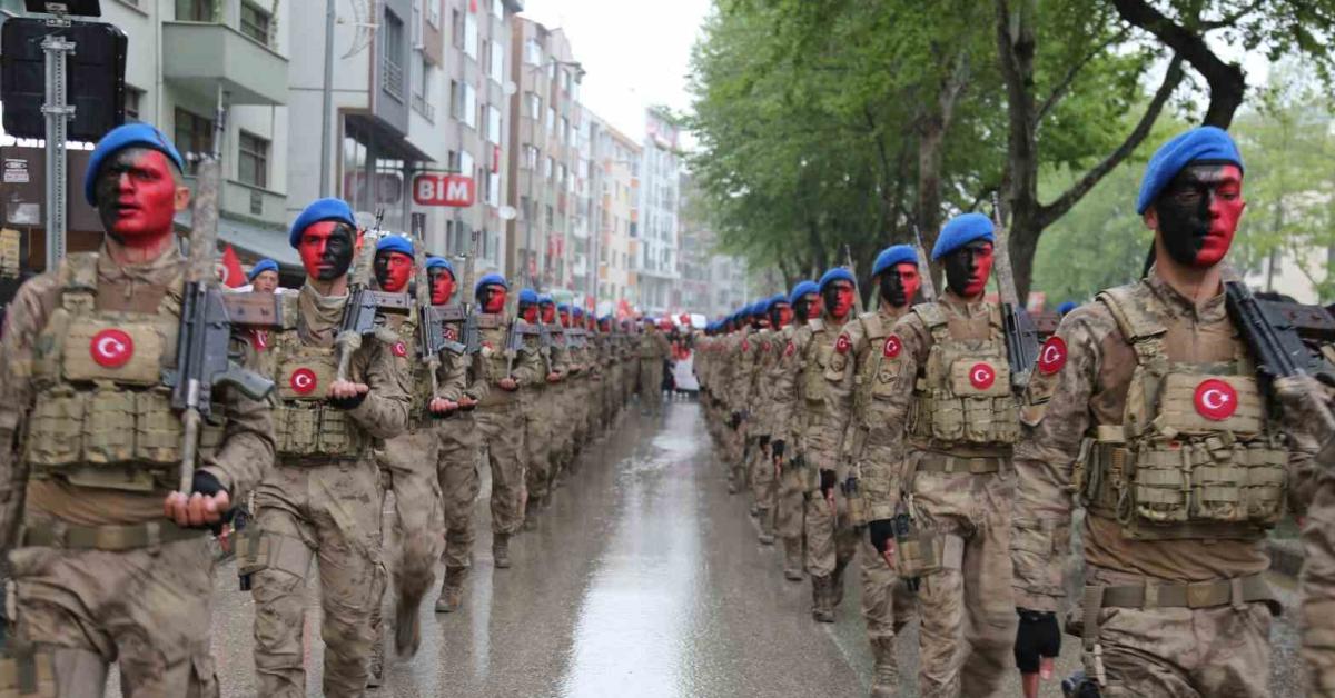 kastamonuda coskulu 19 mayis yuruyusu UfpSLLPt.jpg
