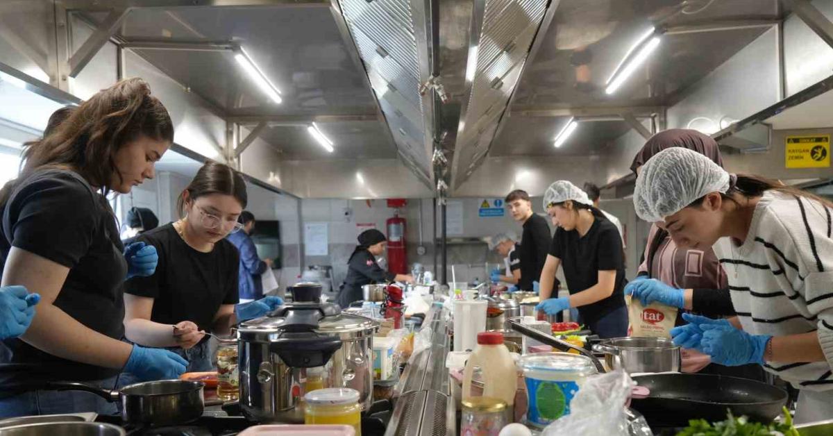 kastamonuda lisesi sefler turk mutfaginda yaristi WbkSCKqY.jpg