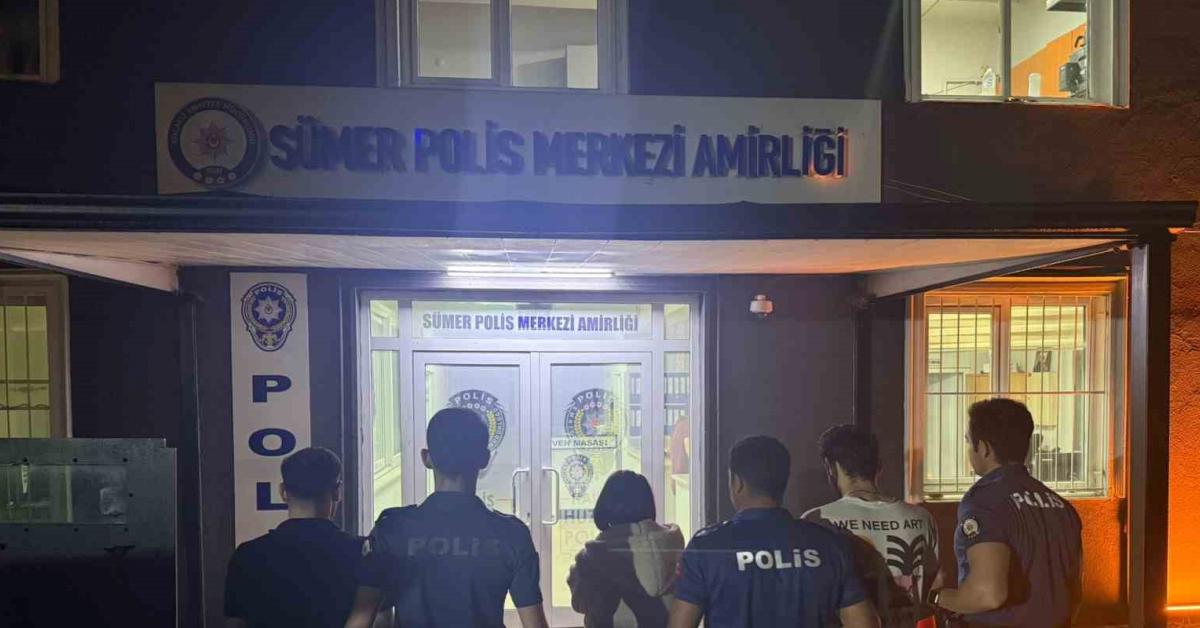 kocaelide uyusturucu operasyonu 3 supheli yakalandi ssh2VN6L.jpg