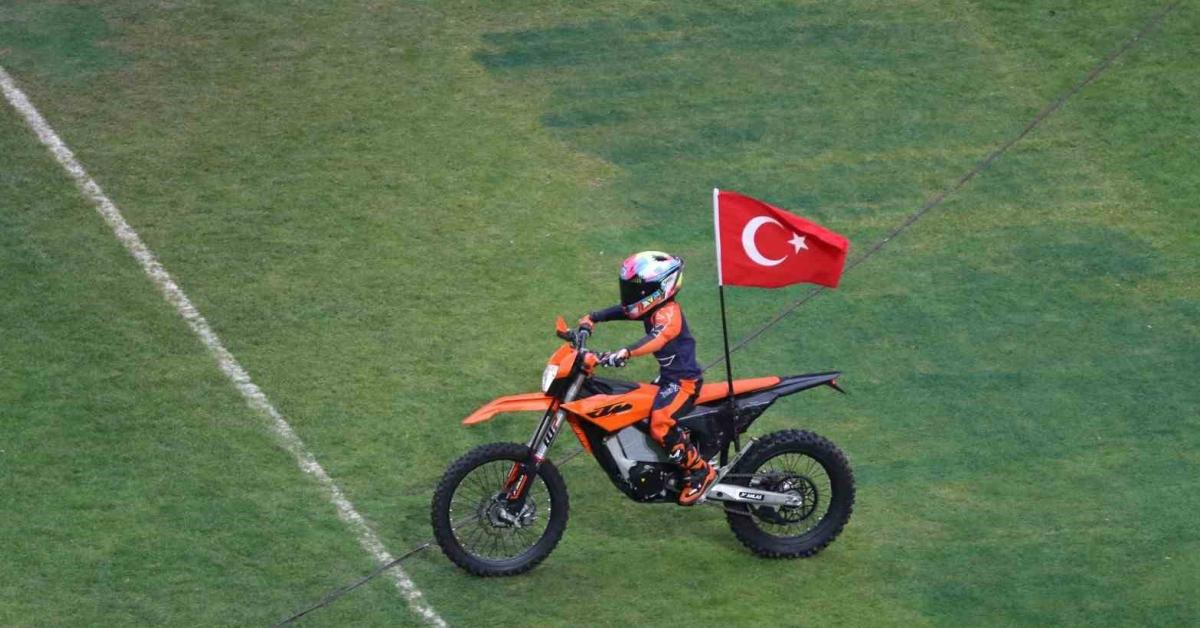 kocaelide zayn sofuoglunun muhtesem motosiklet gosterisi buyuledi QFVDrn3Z.jpg