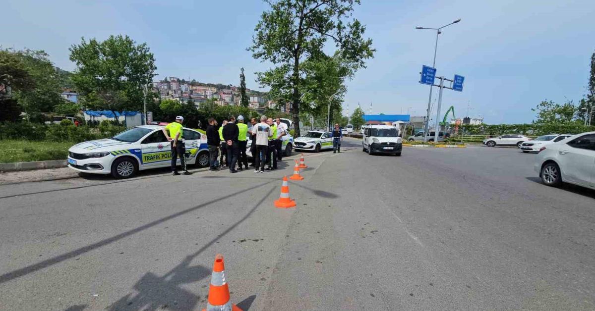 zonguldakta yuk treni polis aracina carpti EyDZXjWZ.jpg
