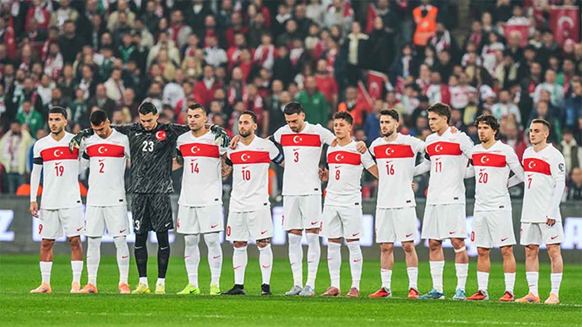 A Milli Futbol Takımı, Dünya Kupası elemeleri öncesindeki hazırlıklarını Venezuela karşısında sürdürüyor. Futbolseverlerin merakla beklediği Venezuela - Türkiye karşılaşması öncesinde yayın bilgileri ve ilk 11'ler netleşti.