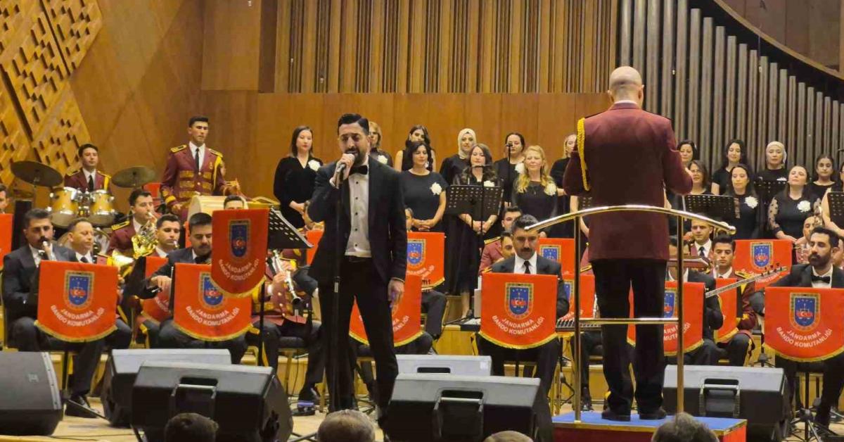 ankarada unutulmaz muzik gecesi etlik sehir hastanesi ve jandarma bando bir araya geldi AgXUl9R8.jpg