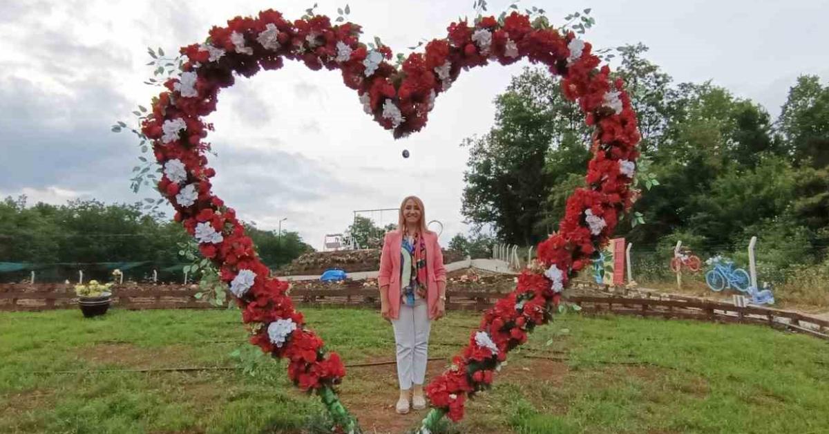 bilecik pazaryerinde ilk gul bahcesi acildi 9DIe8fTA.jpg