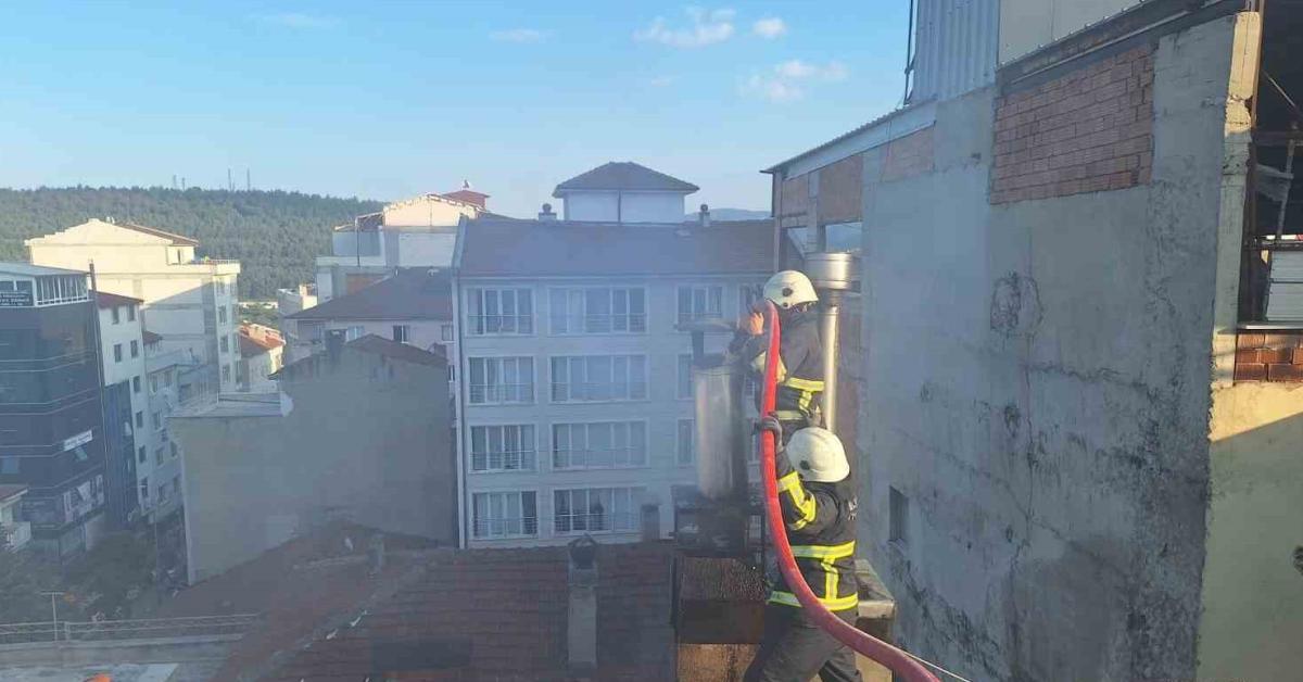 bilecikte restoran bacasinda korkutan yangin AfxEu7Fp.jpg