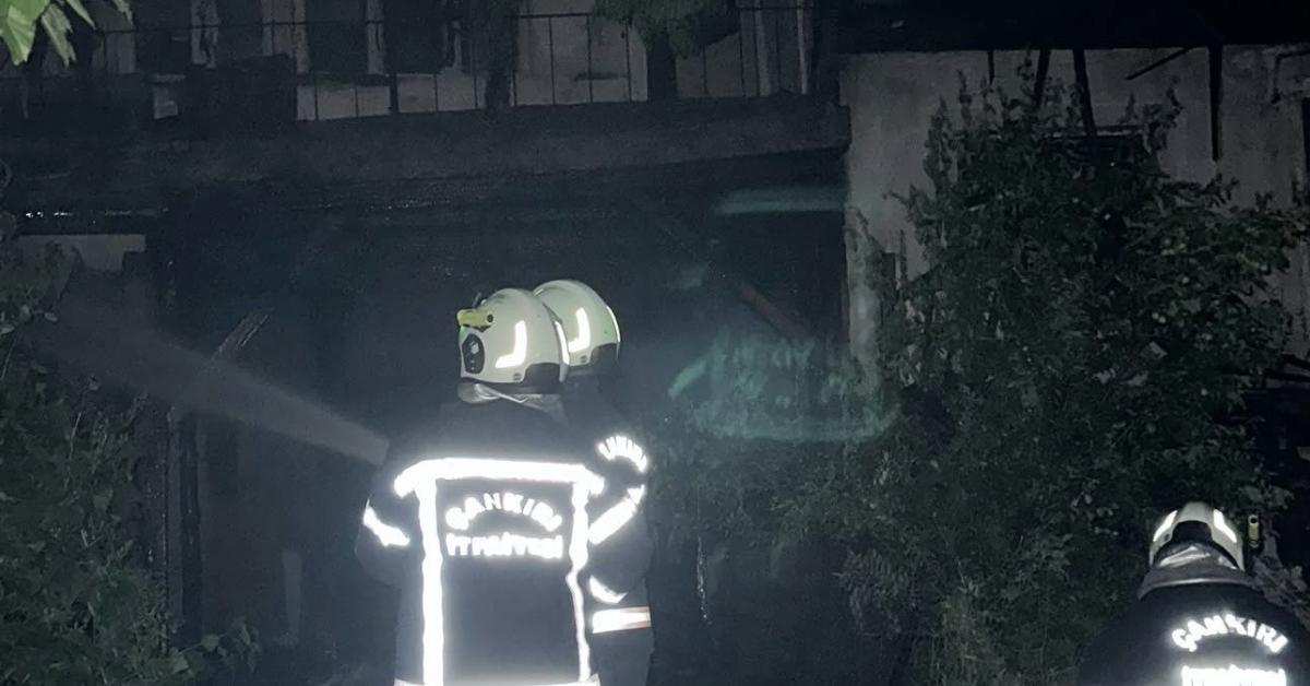 cankirida metruk ev alev alev yandi XcVXUB83.jpg