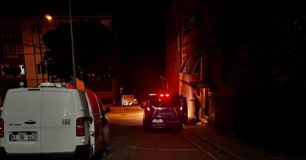 duzce akcakocada sok uyusturucu operasyonu gozaltina alindi um3vg8Pm.jpg
