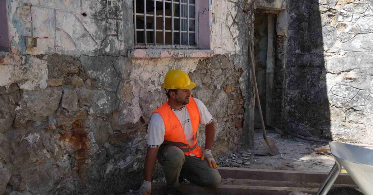 duzce akcakocada tarihi cezaevi kutuphaneye donusuyor LeV5ZT31.jpg