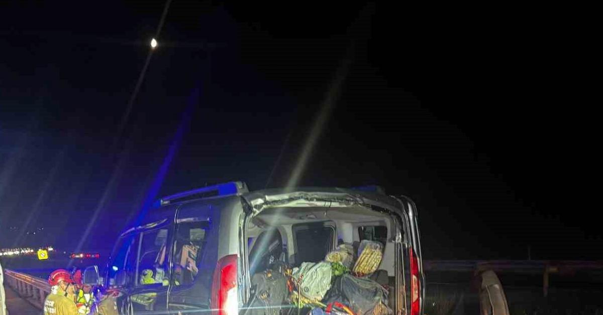 duzce sakarya sinirinda trafik kazasi 4 yarali var edMy95CF.jpg